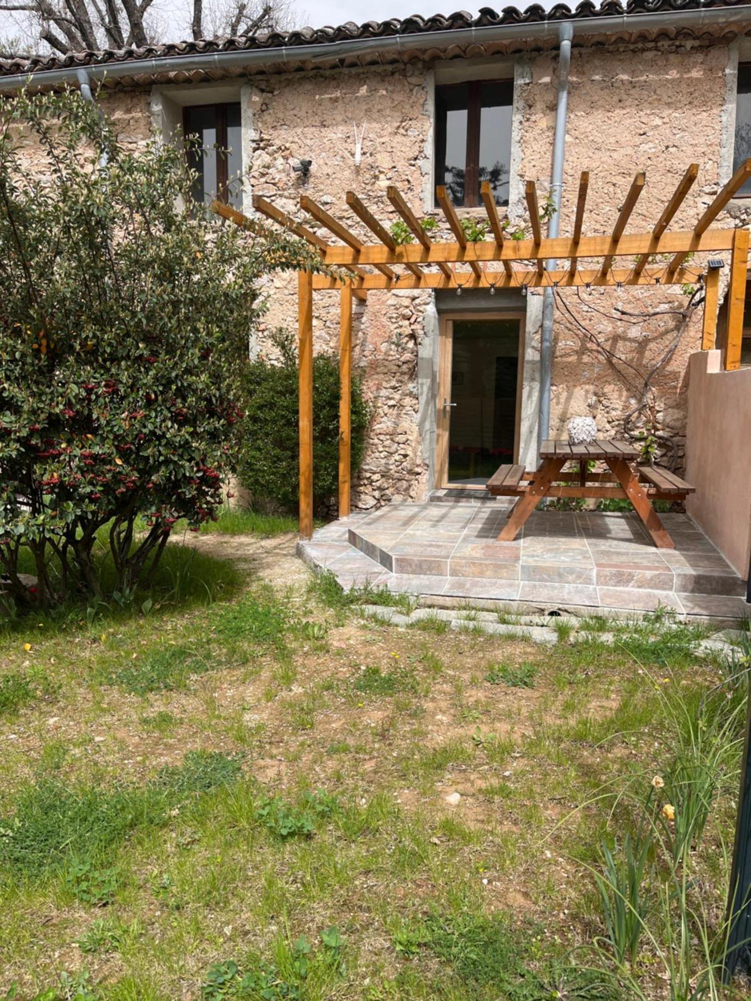 La Bastide Aux Iris - Les Capucines Apartamento Villecroze Exterior foto