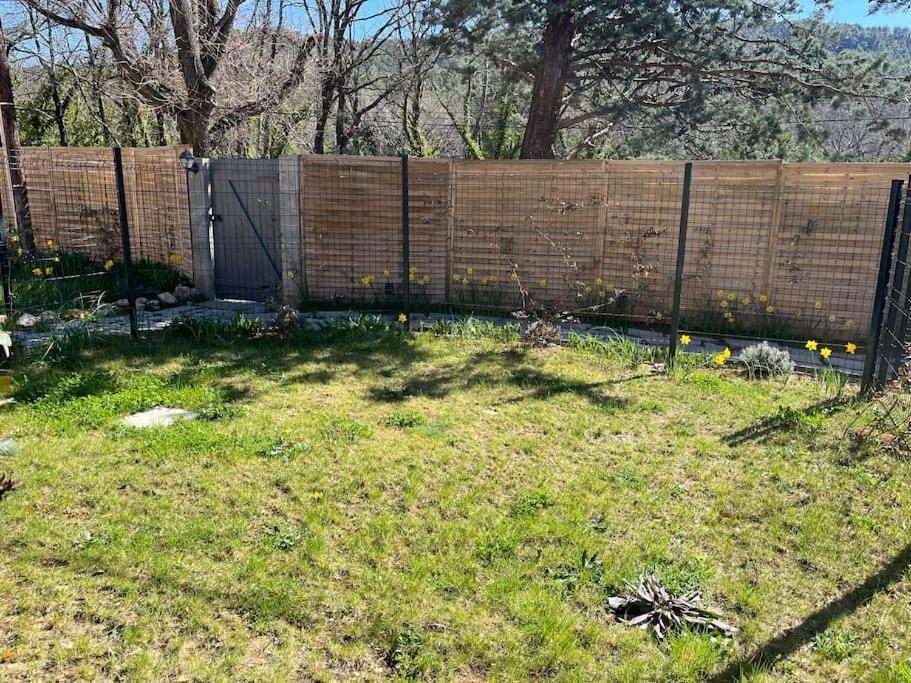 La Bastide Aux Iris - Les Capucines Apartamento Villecroze Exterior foto